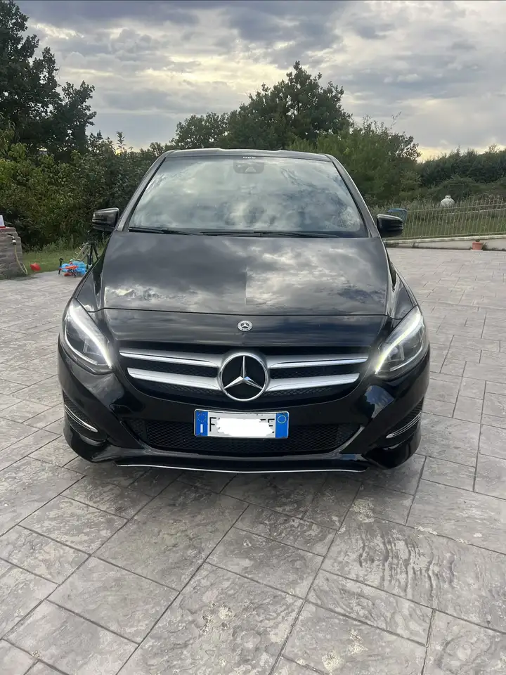 Mercedes-Benz B 180