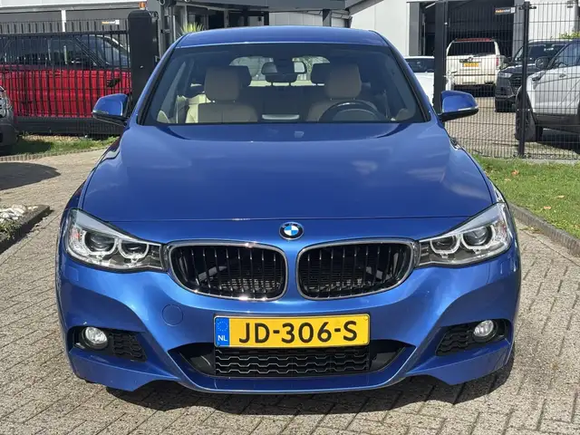 BMW 3 Series view 2
