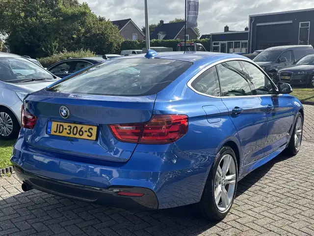 BMW 3 Series view 5