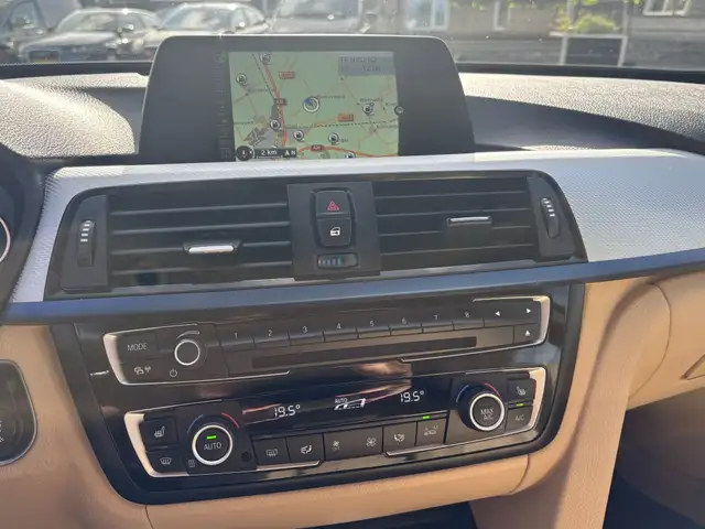 BMW 3 Series view 15