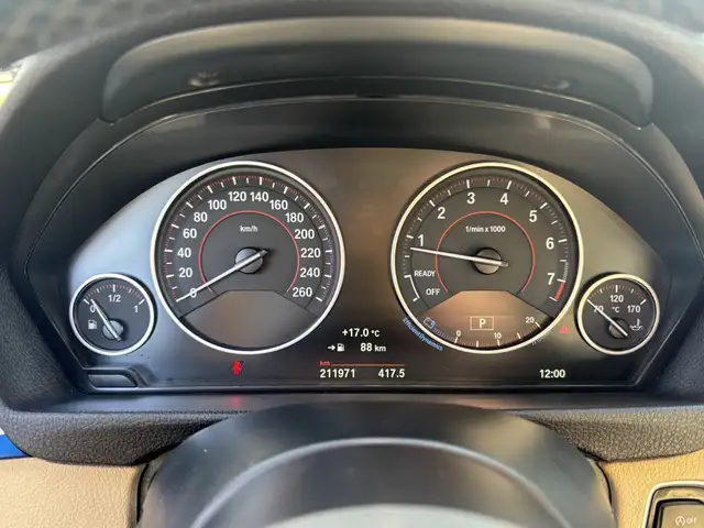 BMW 3 Series view 14
