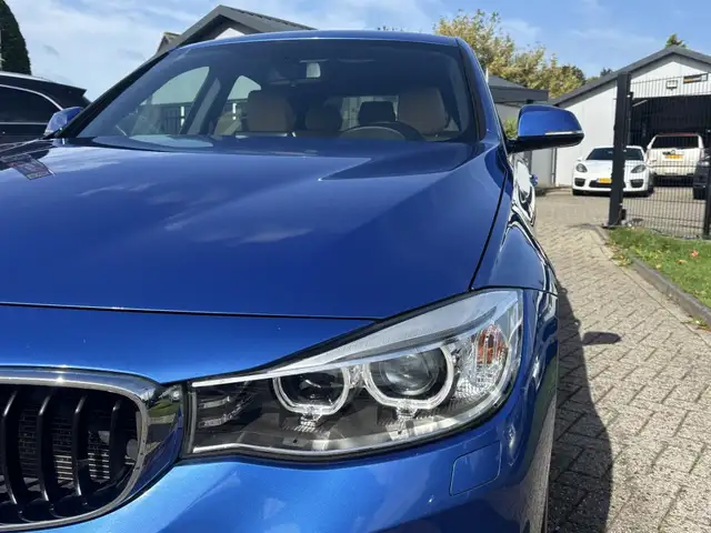 BMW 3 Series view 8