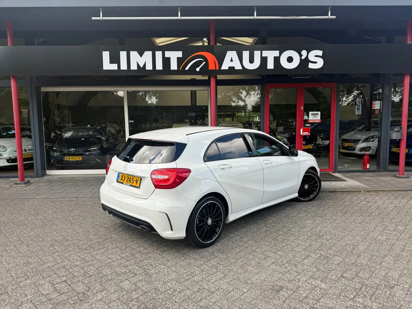 Mercedes-Benz A 180 Prestige/AMG pakket/Aut/Xenon/Pdc/Stoel.ver/Lmv/Na Blanco - 2