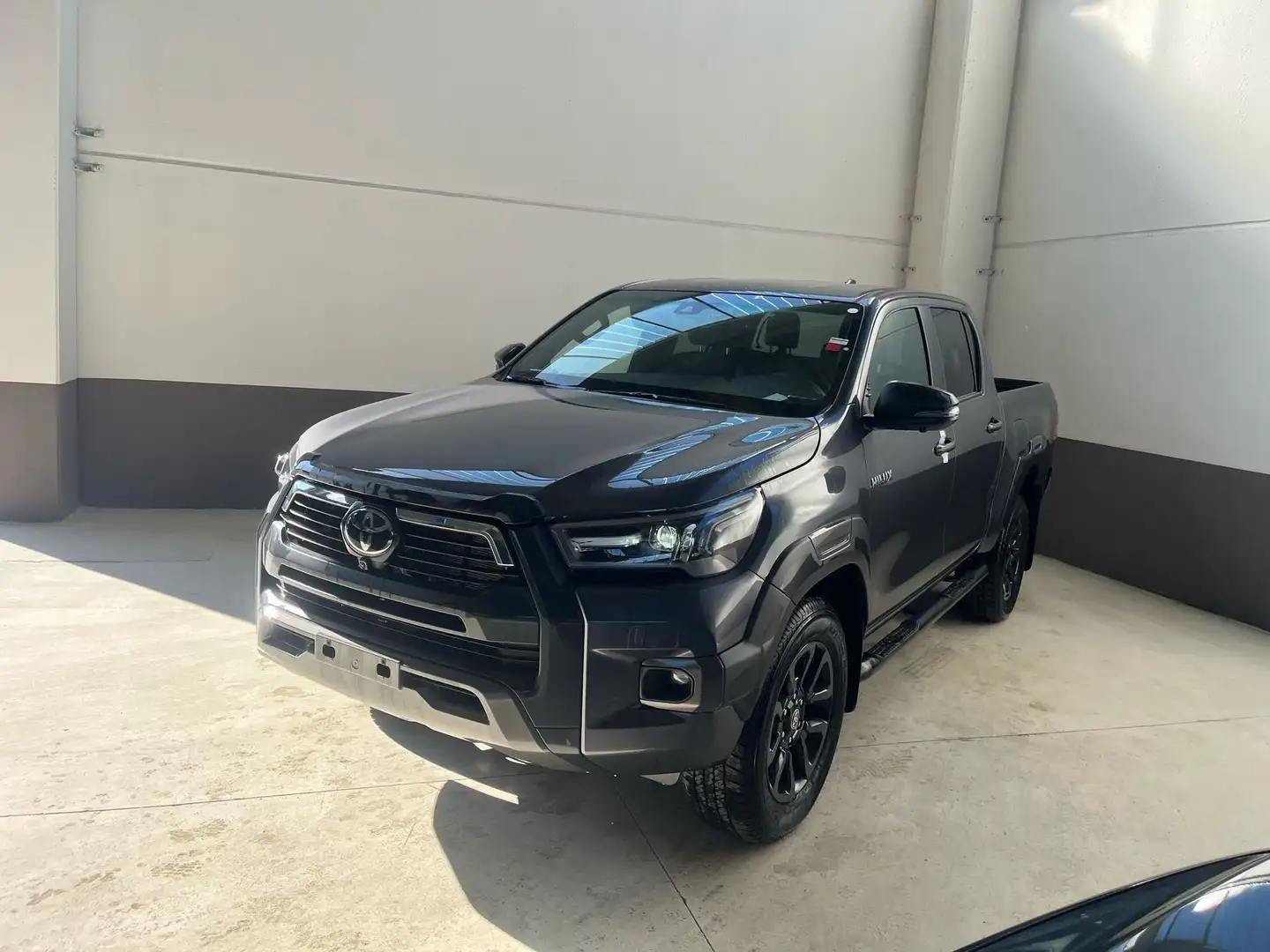 Toyota Hilux 2.8 D-4D A/T 4WD 48V 4 porte Double Cab Invincible - 1