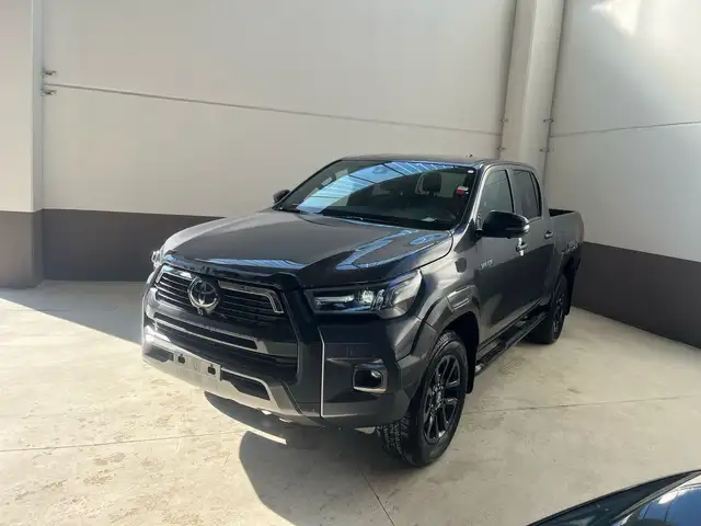 Toyota Hilux 2.8 D-4D A/T 4WD 48V 4 porte Double Cab Invincible