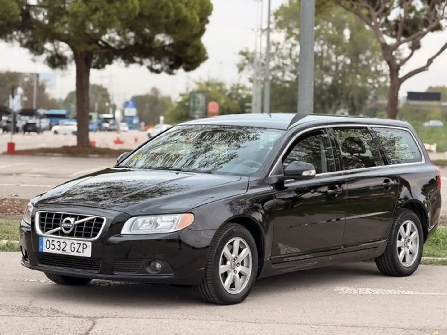 Volvo V70 D3 Kinetic Negro - 1