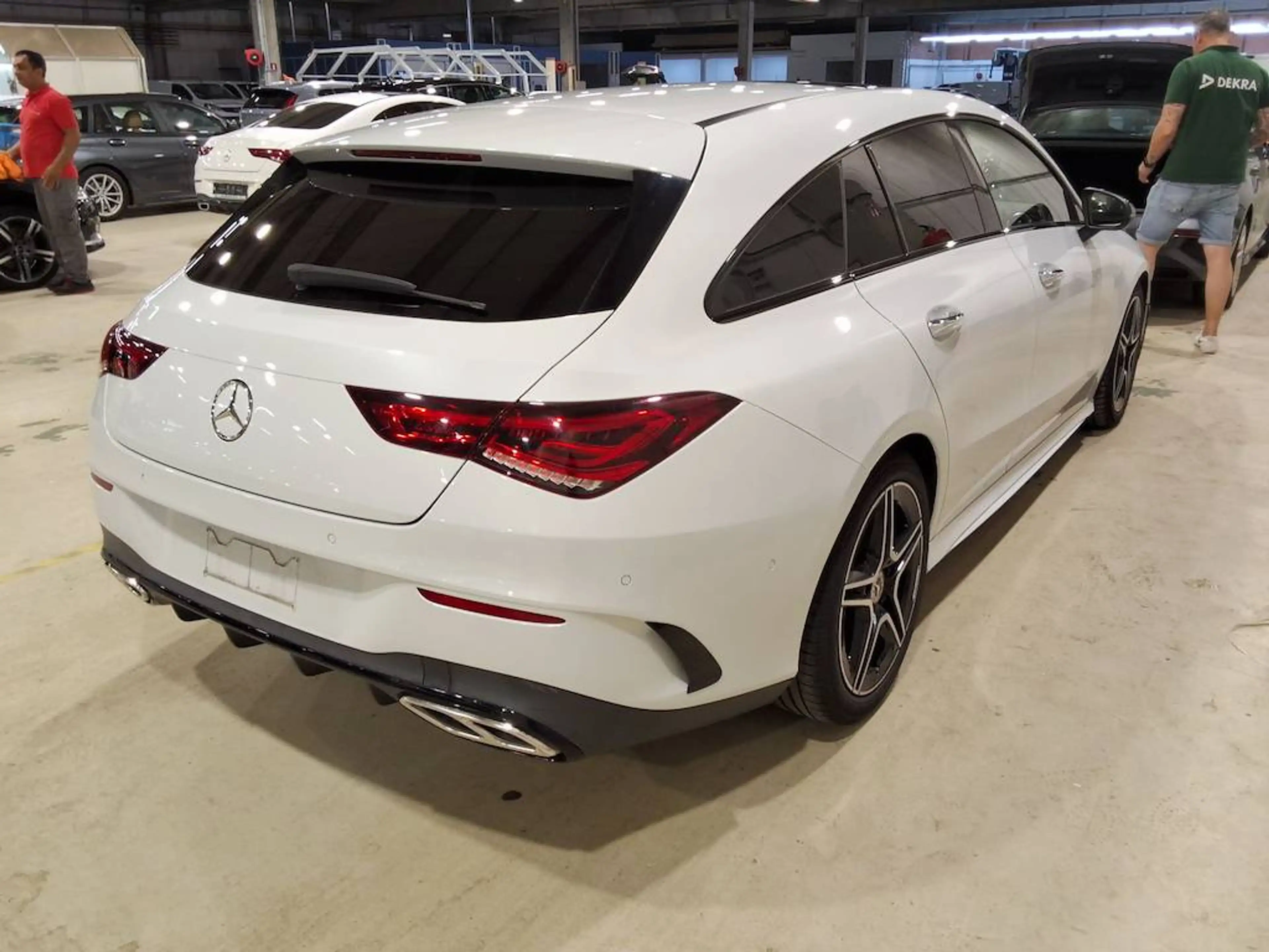 Mercedes-Benz CLA 200 d ShootingBrake Pack AMG 8GTRONIC *MULTIBEAM-CAMERA-NAVI-PANO* — photo 4