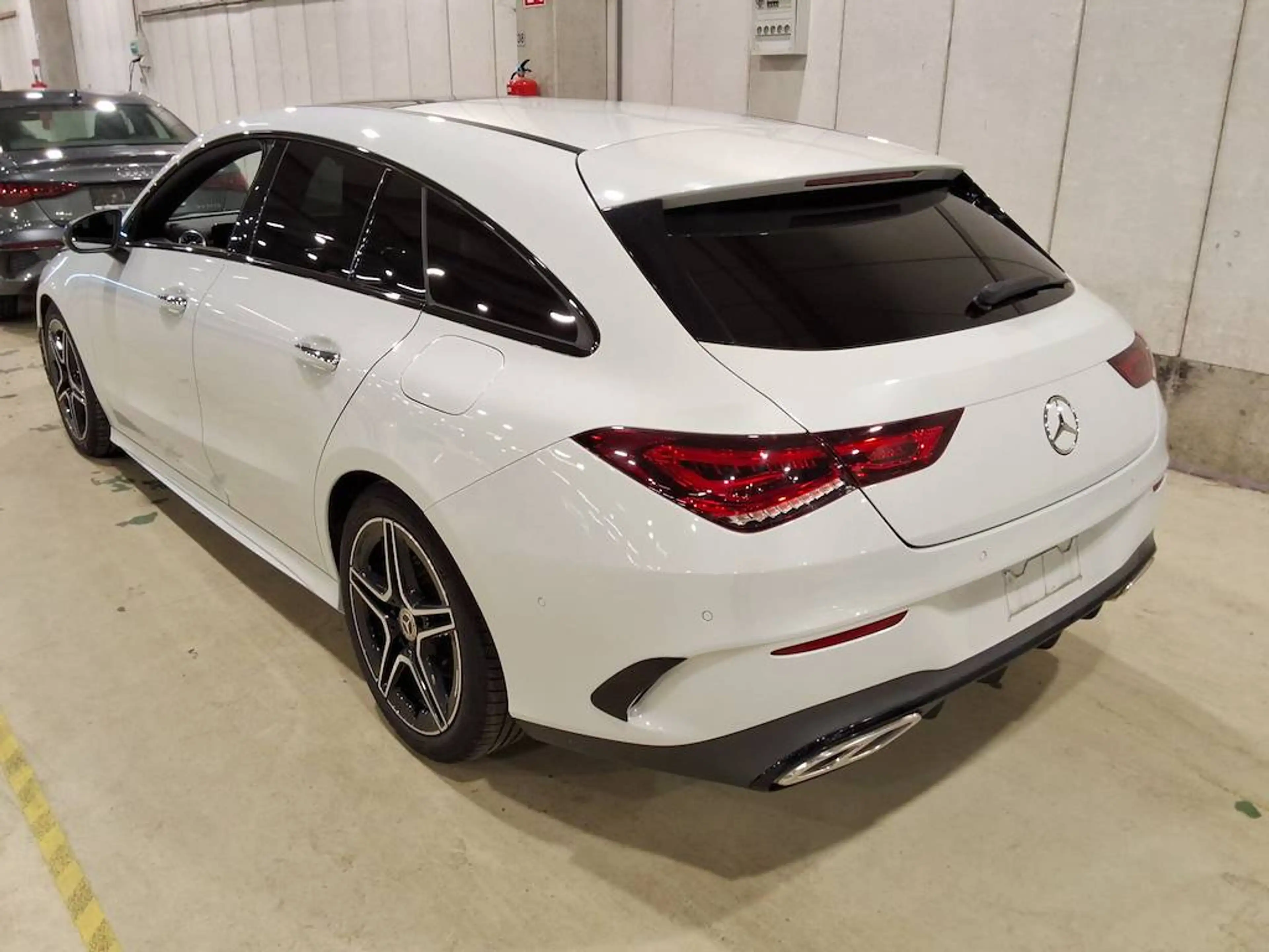 Mercedes-Benz CLA 200 d ShootingBrake Pack AMG 8GTRONIC *MULTIBEAM-CAMERA-NAVI-PANO* — photo 5