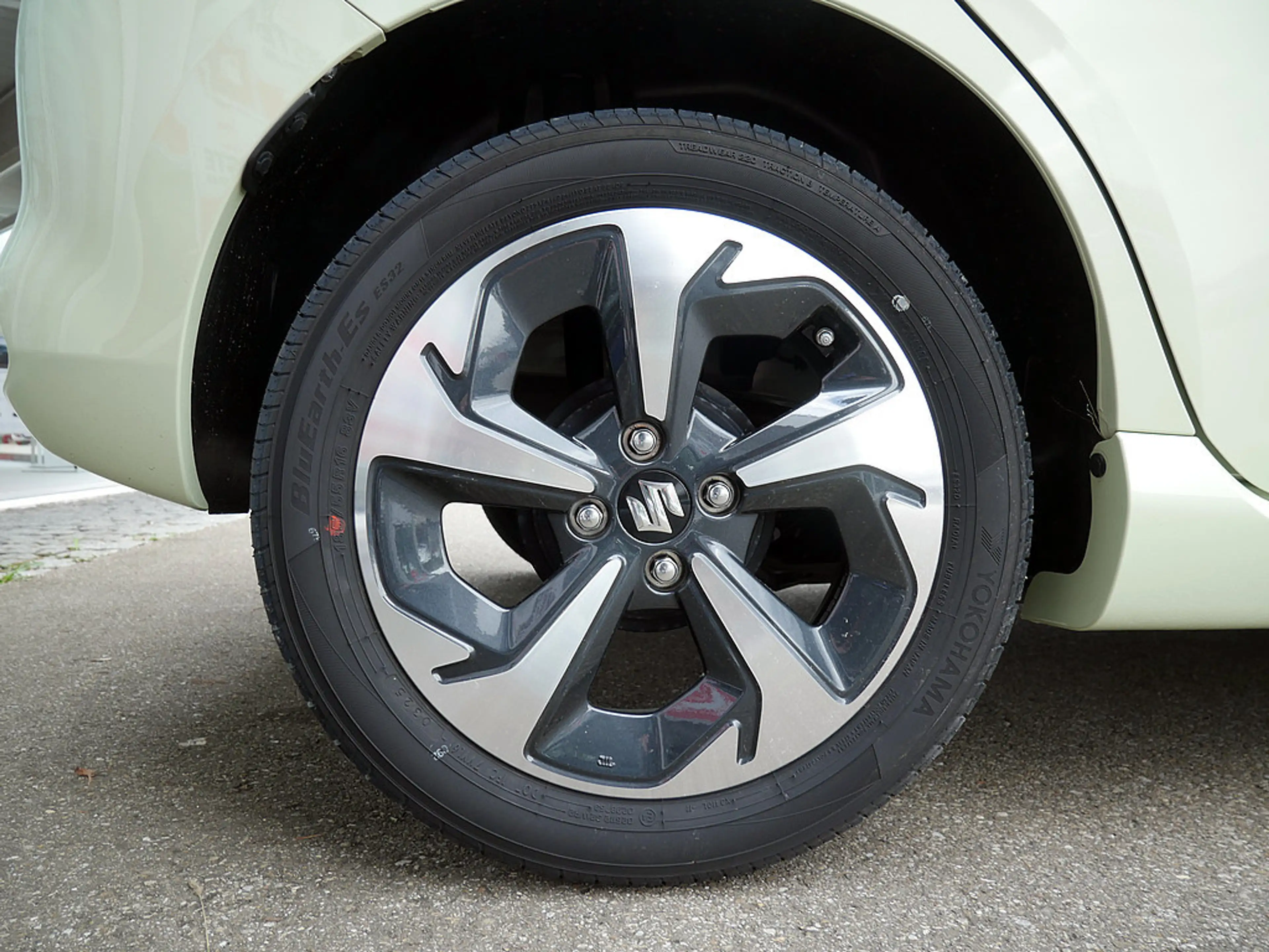 Suzuki Swift 1.2 Dualjet Hybrid Comfort+ SHZ ACC LED — photo 7