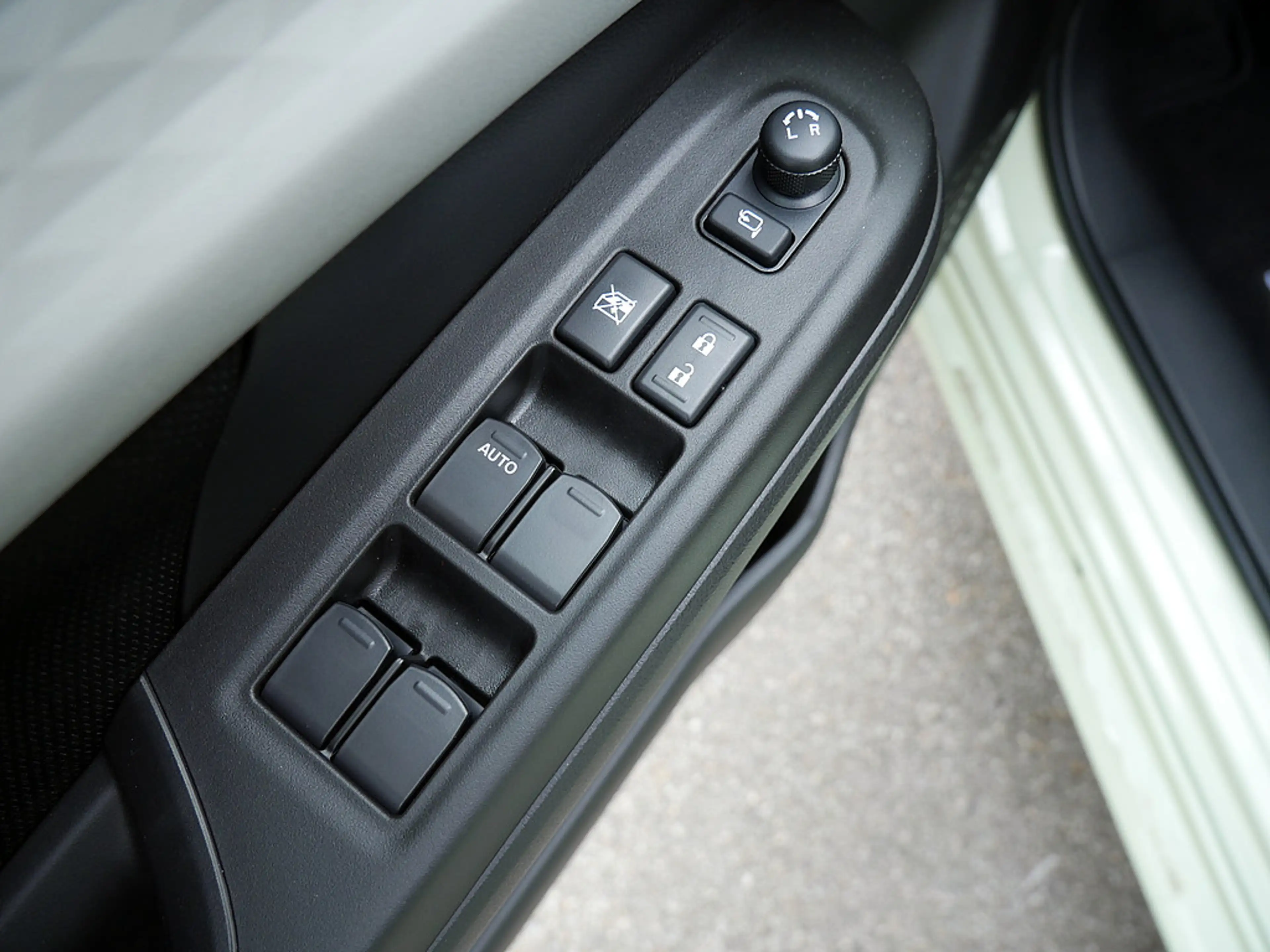 Suzuki Swift 1.2 Dualjet Hybrid Comfort+ SHZ ACC LED — photo 10