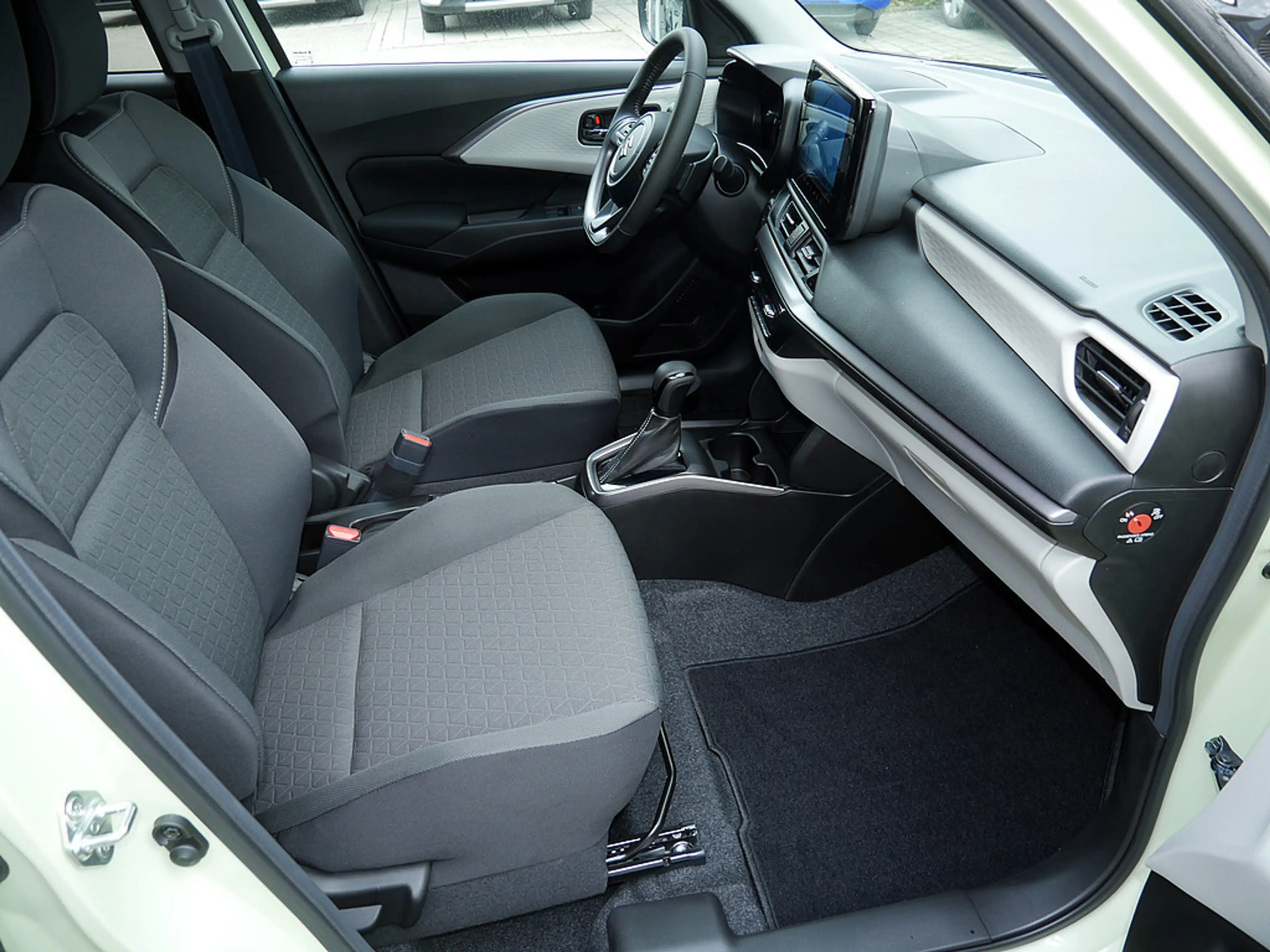 Suzuki Swift 1.2 Dualjet Hybrid Comfort+ SHZ ACC LED — photo 8