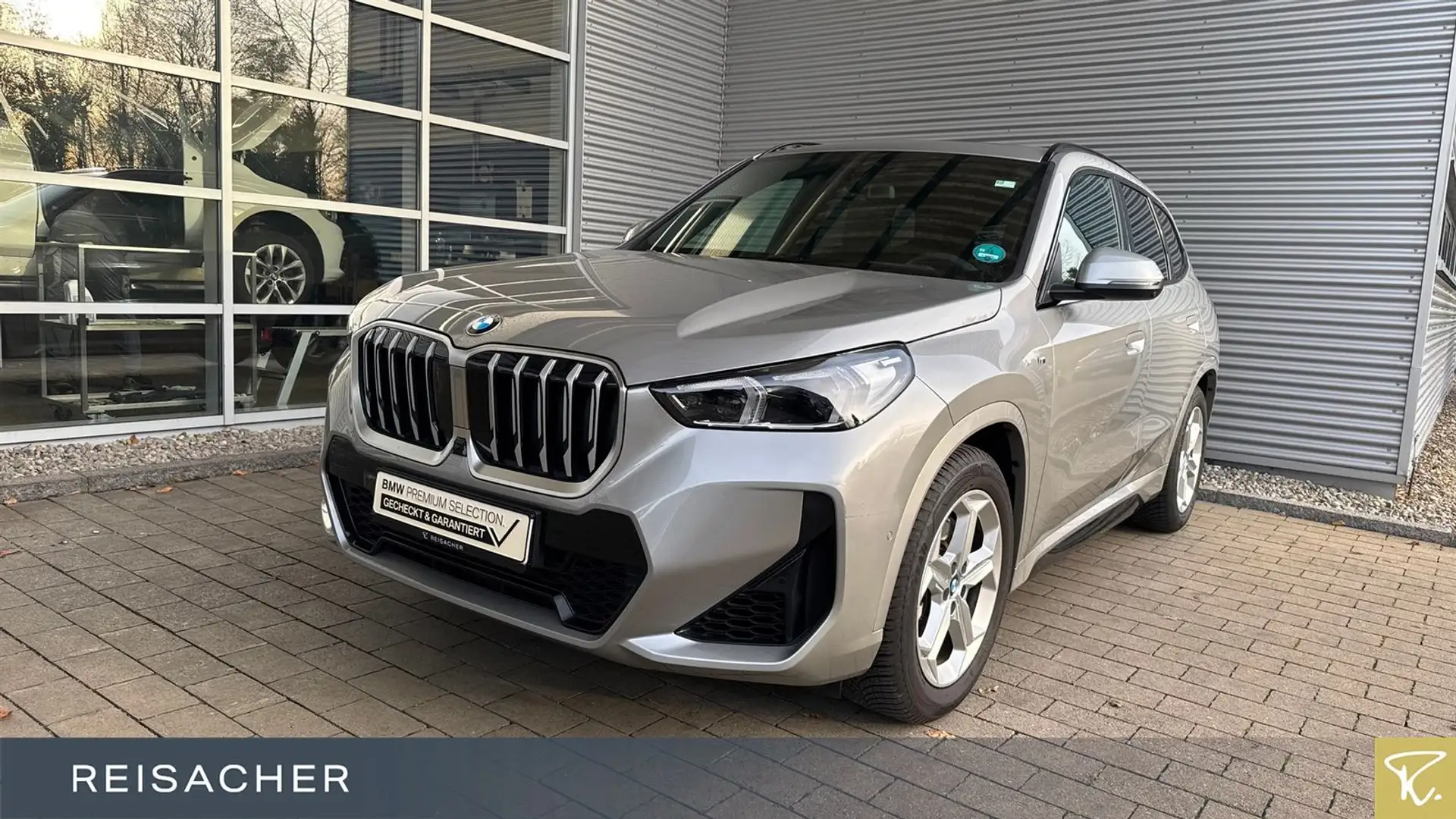 BMW X1 xDrive23iA M-Sport Navi HUD 360° ACC AHK Silber - 1