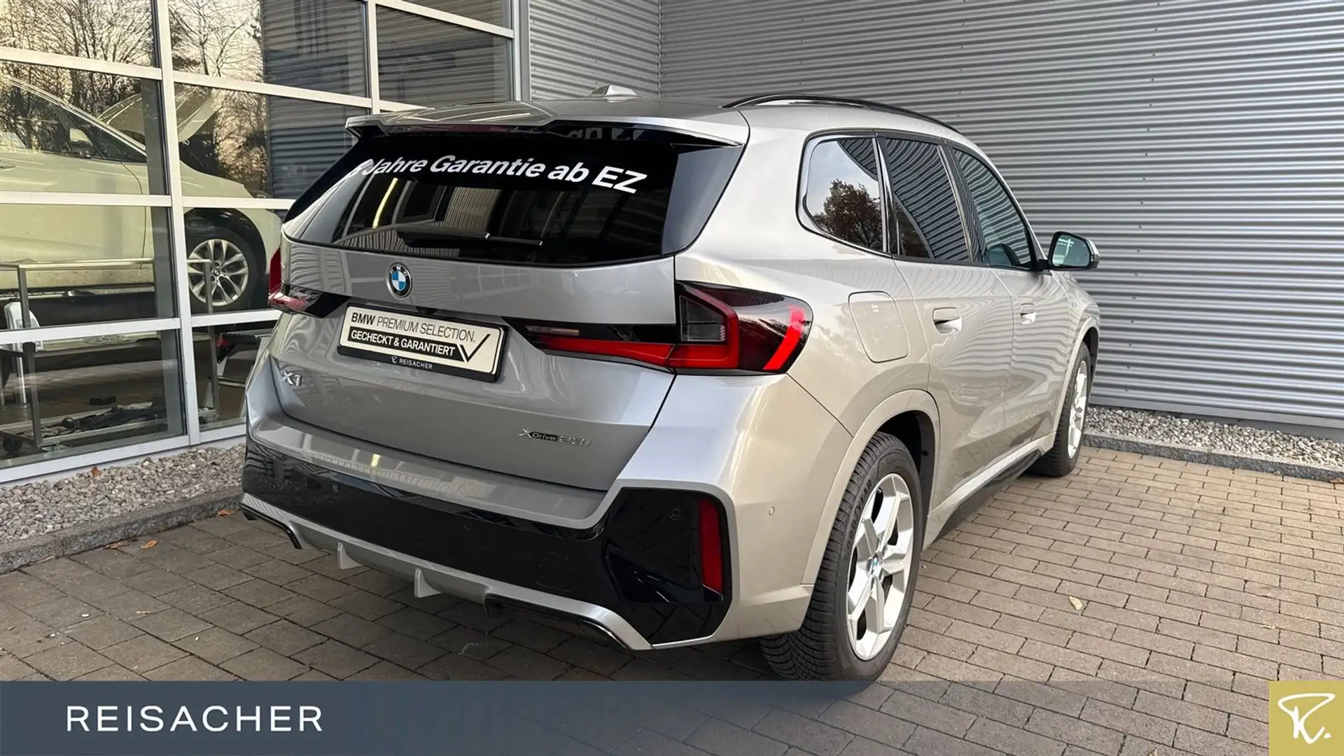 BMW X1 xDrive23iA M-Sport Navi HUD 360° ACC AHK Silber - 2