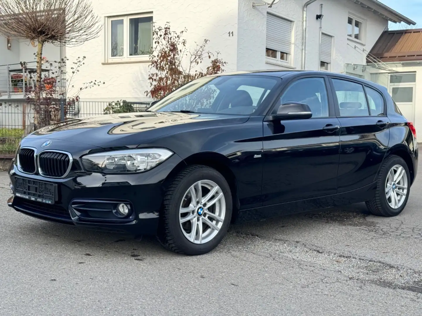 BMW 118 i Sport Line*1.HAND*TEMPOMAT* Noir - 1