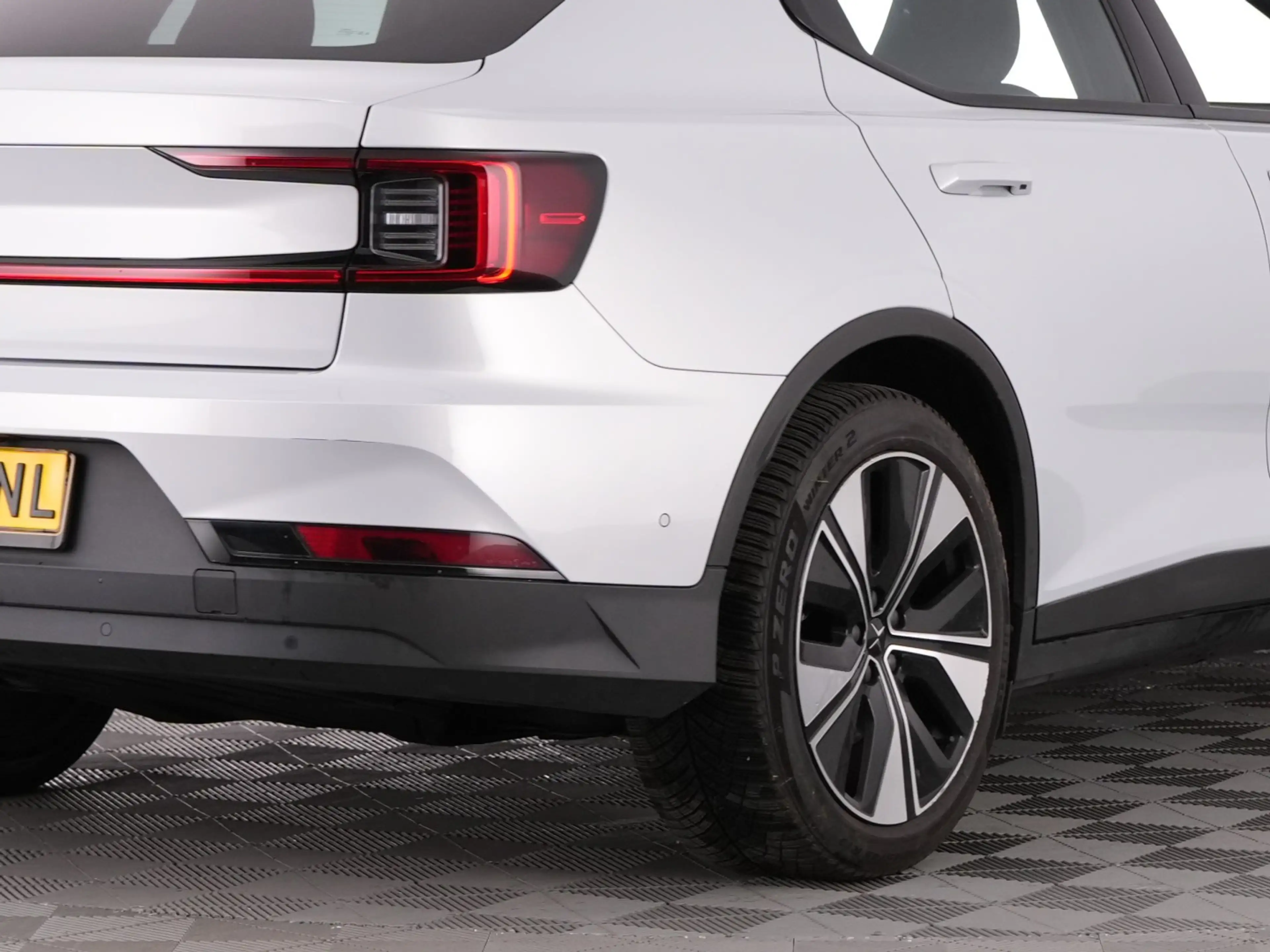 Polestar 2 Long Range Singe Motor 82 kWh *SOH 97.7%* PANORAMA — photo 16