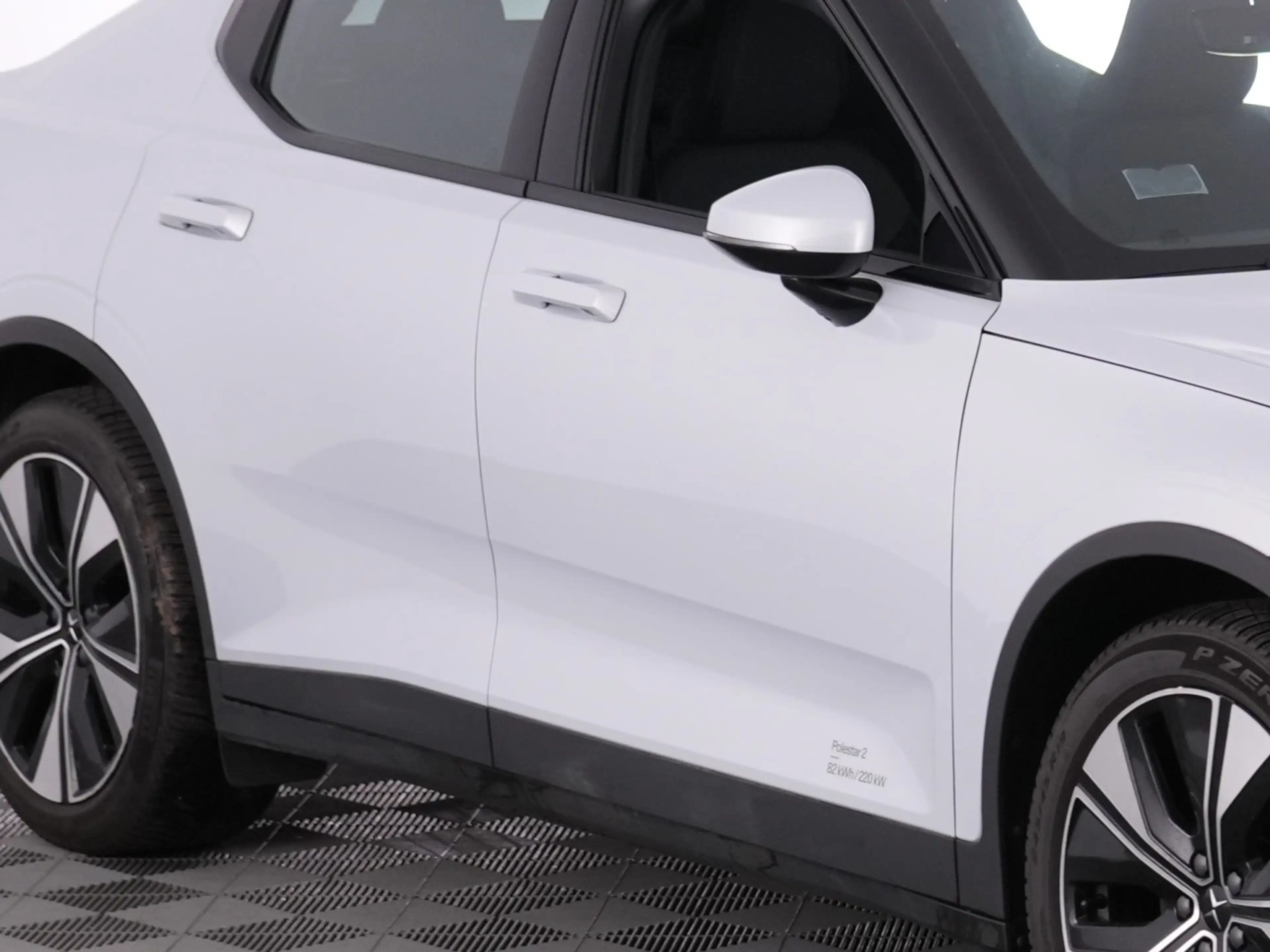 Polestar 2 Long Range Singe Motor 82 kWh *SOH 97.7%* PANORAMA — photo 30