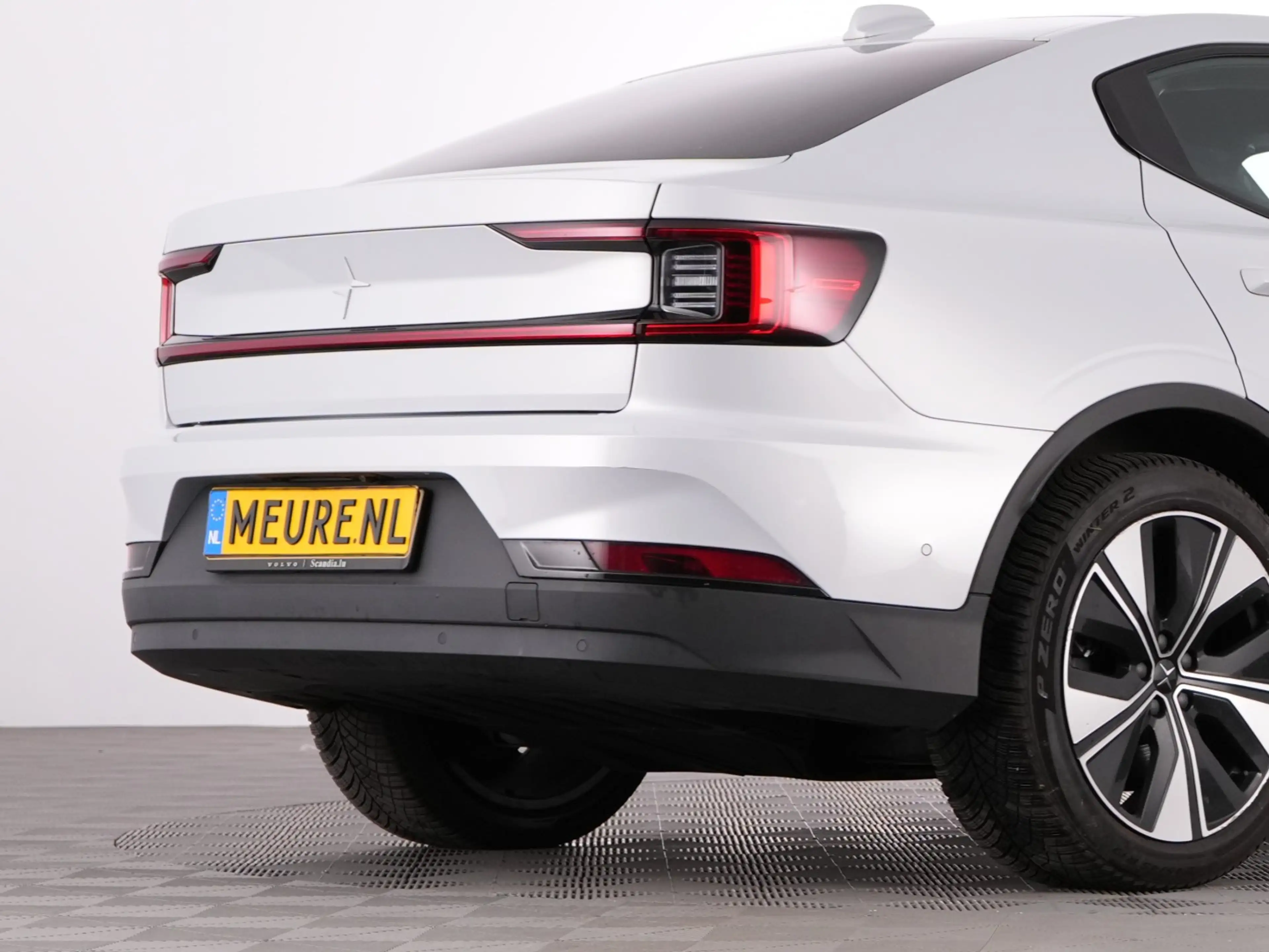 Polestar 2 Long Range Singe Motor 82 kWh *SOH 97.7%* PANORAMA — photo 36