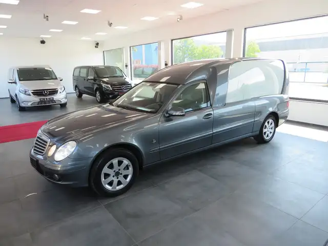 Mercedes-Benz E 220 BINZ Bestattungswagen / Leichenwagen