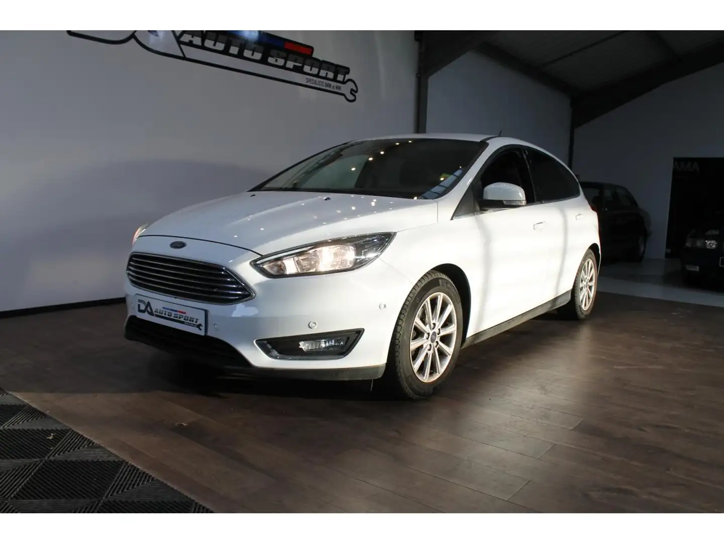 Ford Focus Focus 1.0 SCTi EcoBoost - 125 S\u0026S III 2011 BERLINE Titanium PHASE 2 Blanc - 2