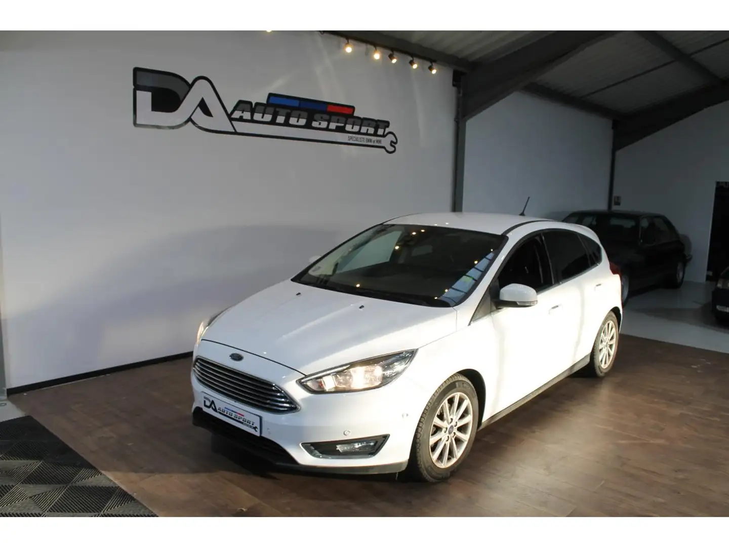 Ford Focus Focus 1.0 SCTi EcoBoost - 125 S\u0026S III 2011 BERLINE Titanium PHASE 2 Blanc - 1