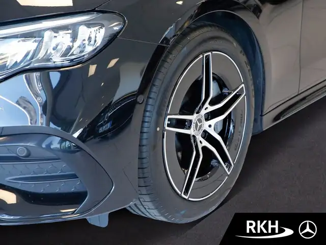 Mercedes-Benz E-Class view 5