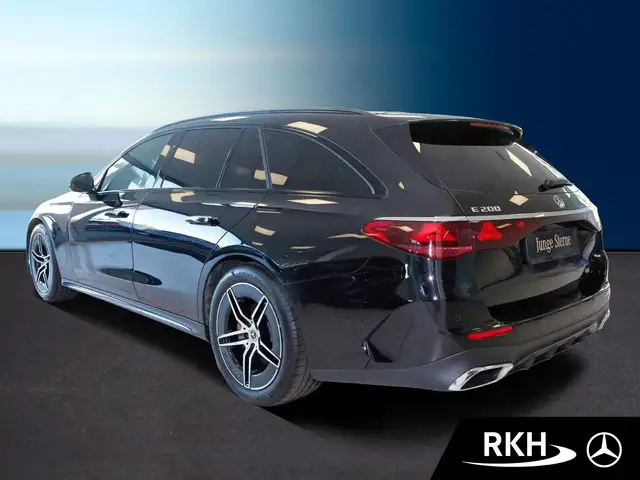 Mercedes-Benz E-Class view 4