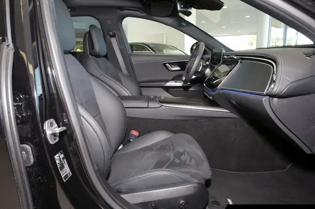 Mercedes-Benz E-Class view 6