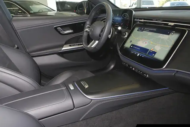 Mercedes-Benz E-Class view 8