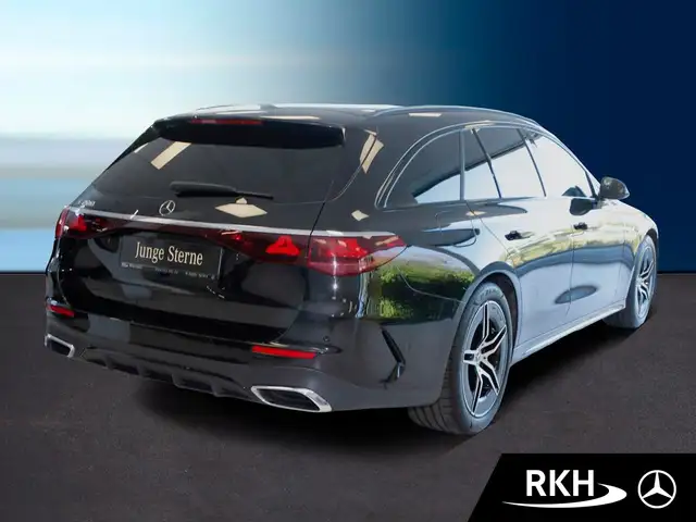 Mercedes-Benz E-Class view 3