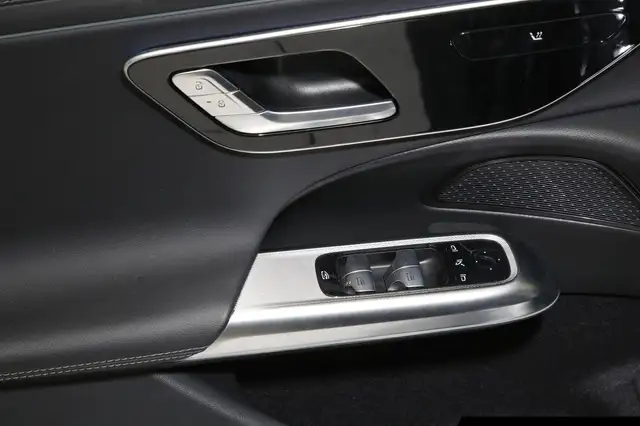 Mercedes-Benz E-Class view 14