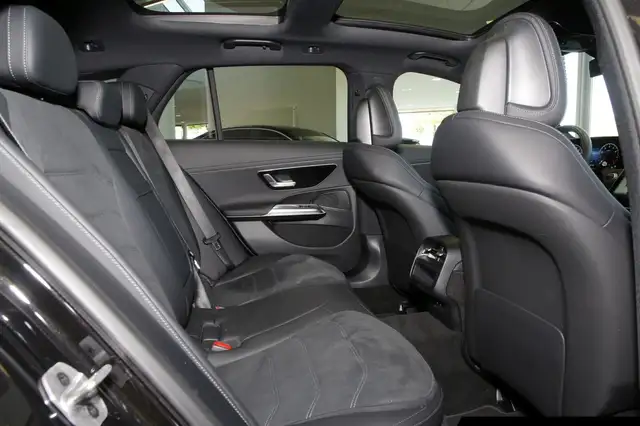 Mercedes-Benz E-Class view 9