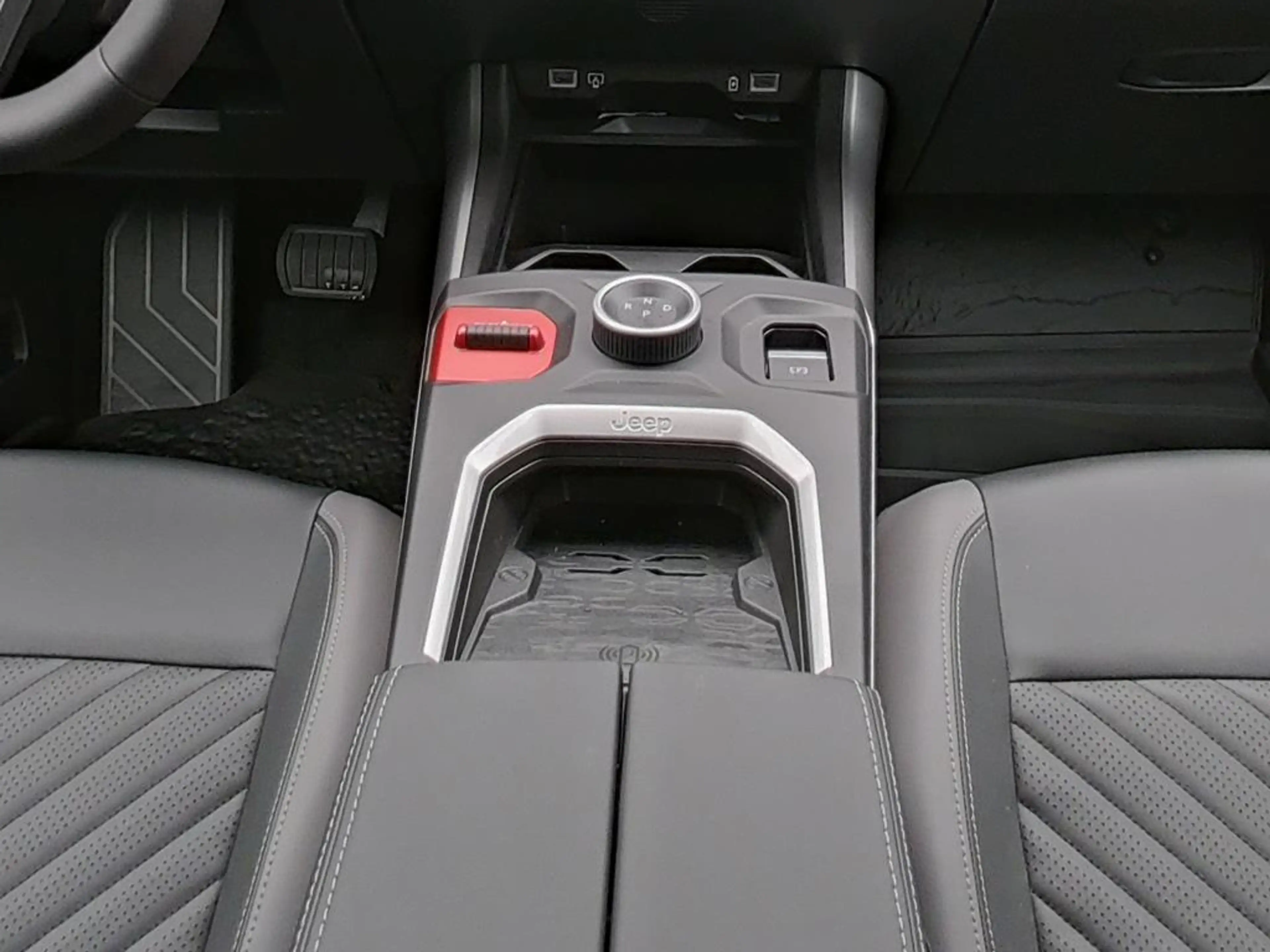 Jeep Compass Elektro Summit — photo 14