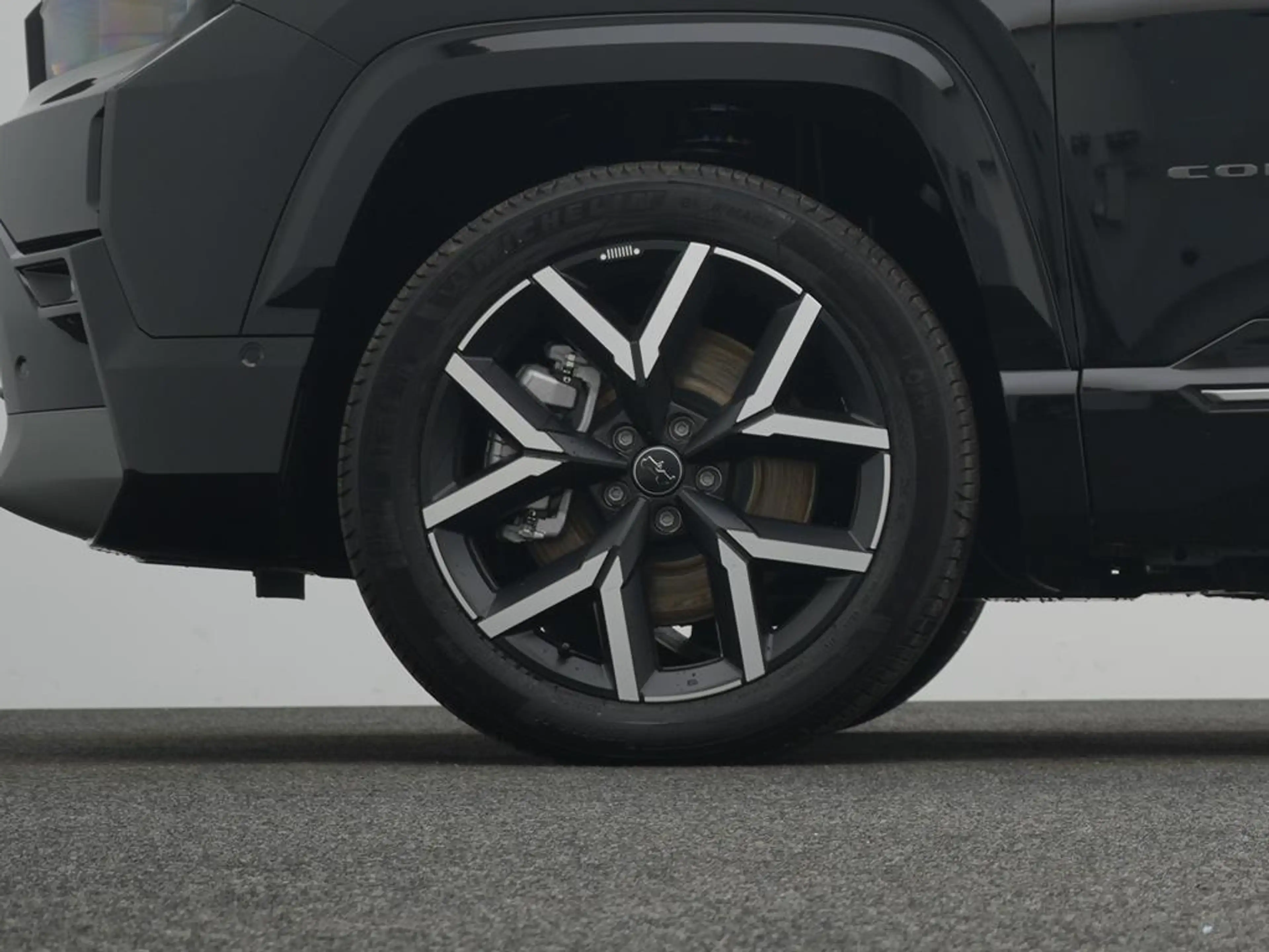 Jeep Compass Elektro Summit — photo 9