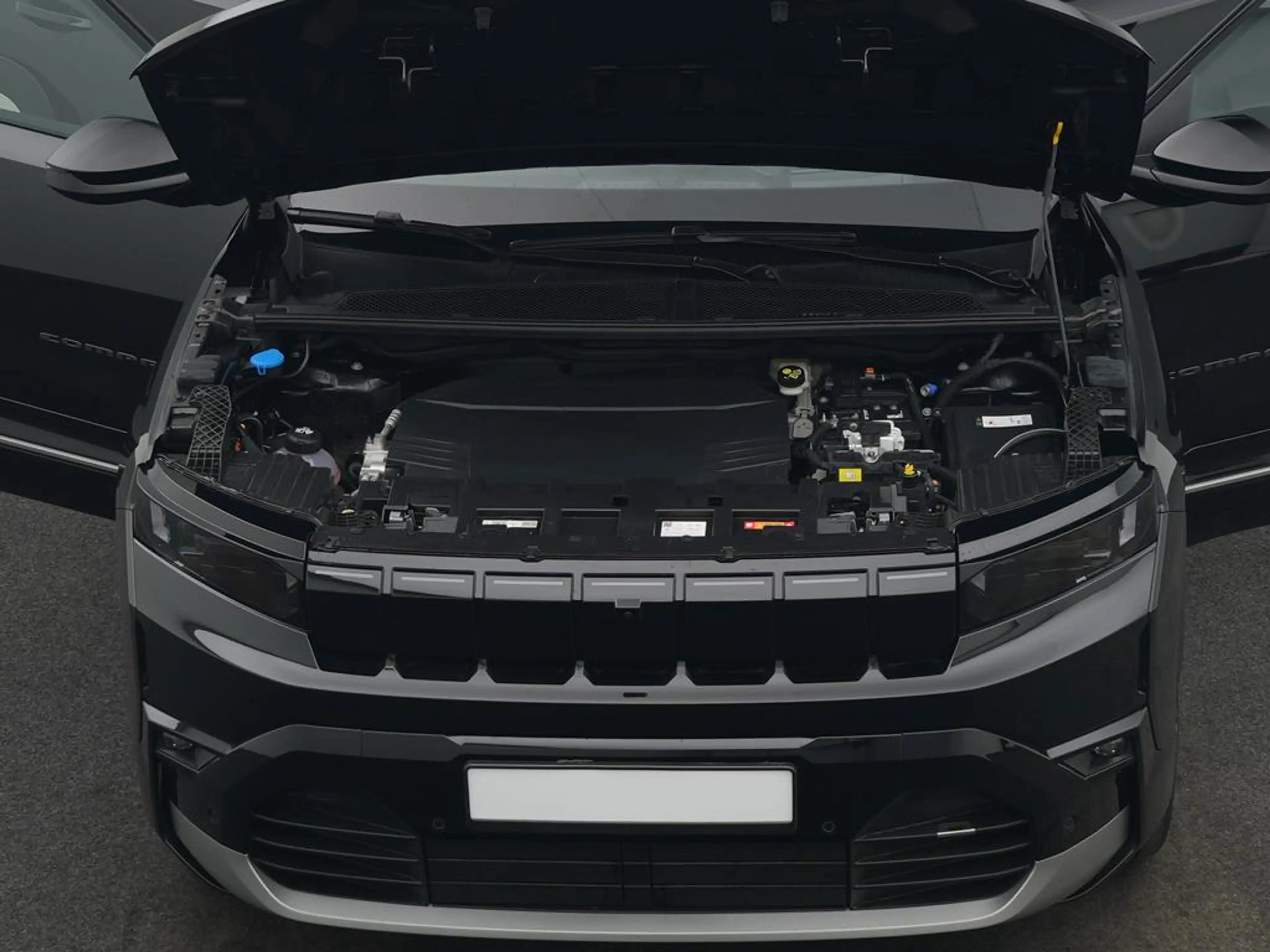 Jeep Compass Elektro Summit — photo 7