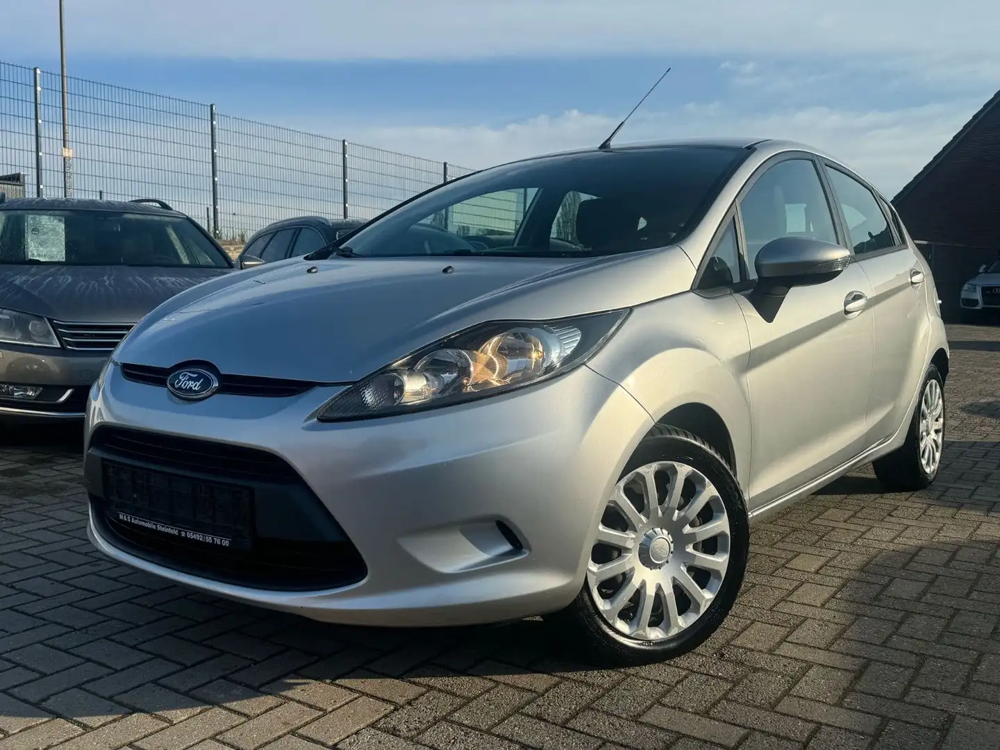 Ford Fiesta 1.6 TDCI Klima/Ahk/Tüv/ Silber - 1