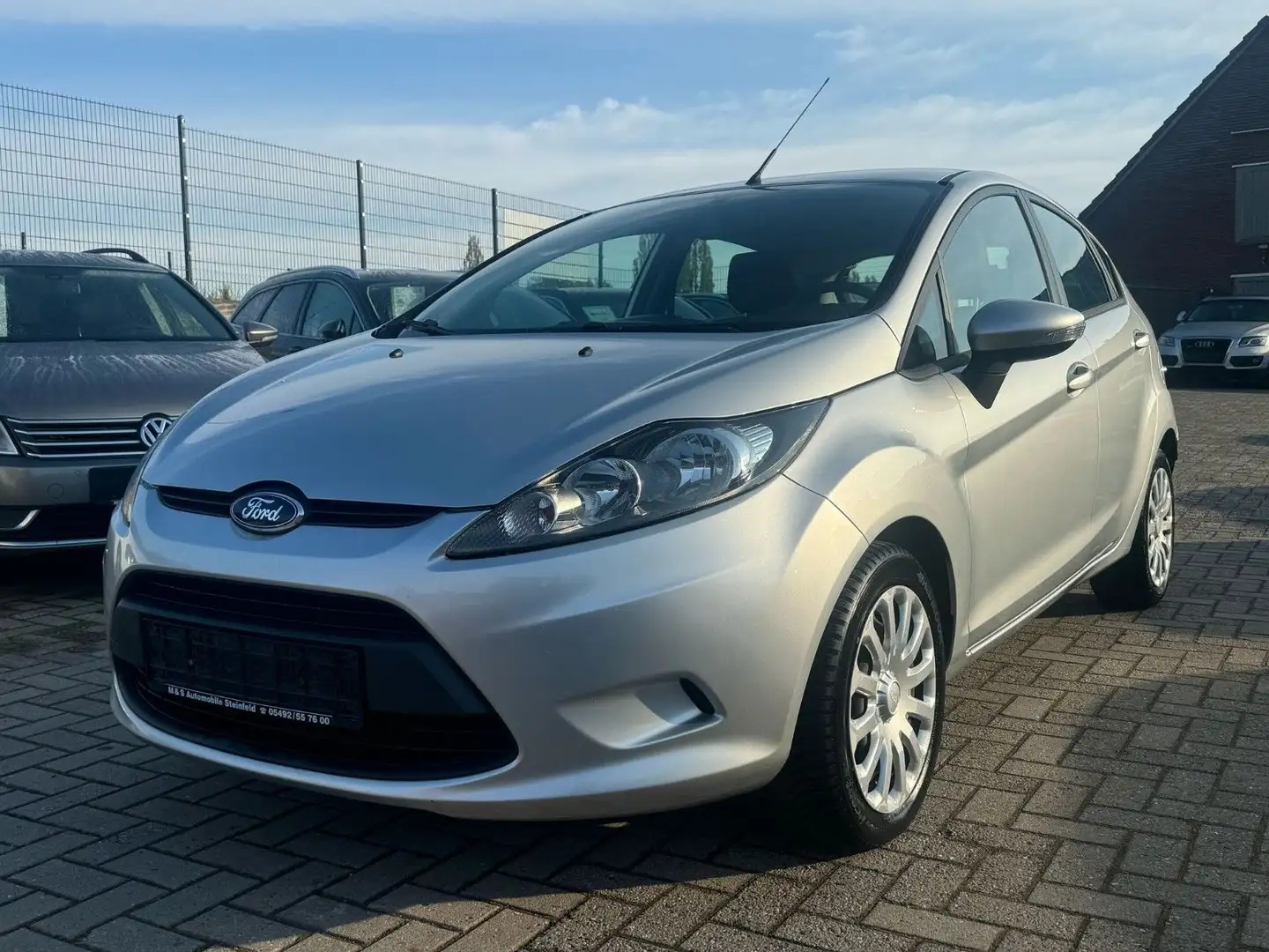 Ford Fiesta 1.6 TDCI Klima/Ahk/Tüv/ Silber - 2
