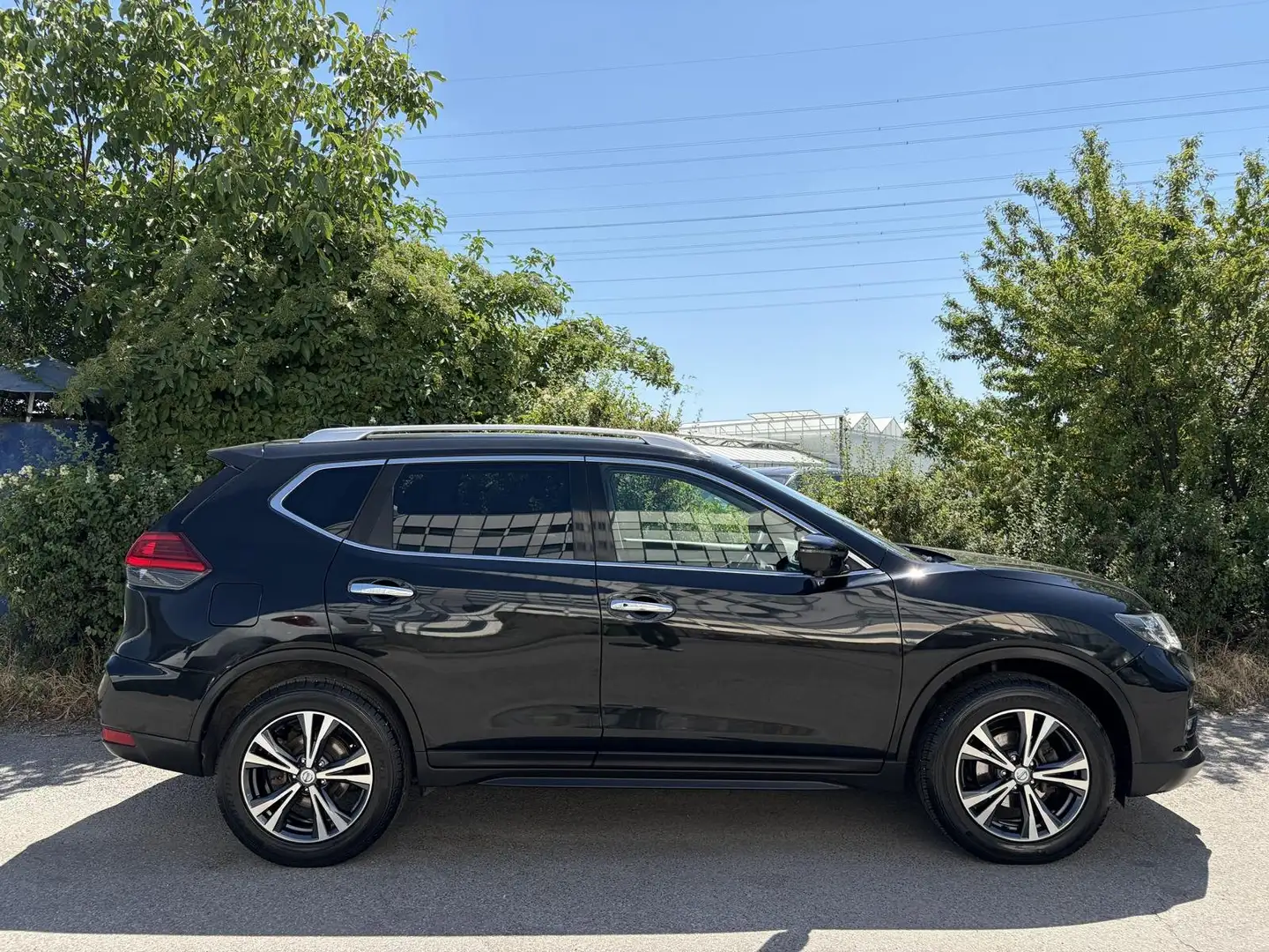 Nissan X-Trail 1,6dCi Aut. N-Connecta Panorama LED 360Kamera Schwarz - 2