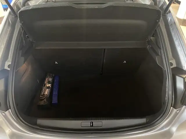 Peugeot 208 view 9