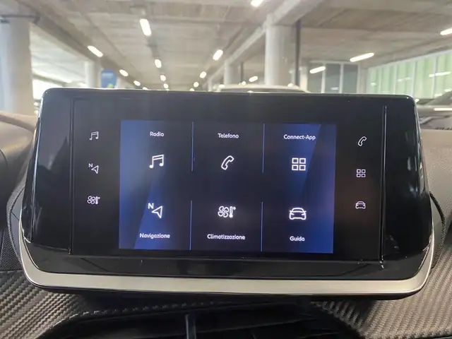 Peugeot 208 view 10