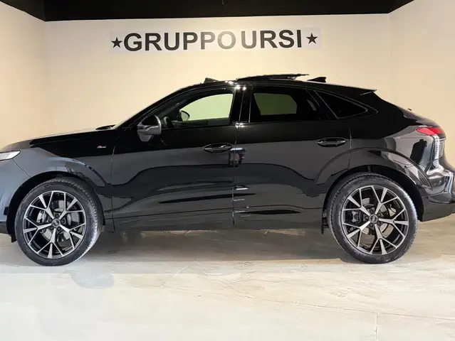 Audi Q3 view 8
