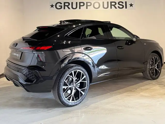 Audi Q3 view 3
