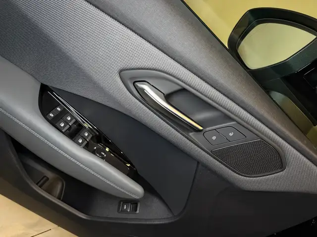 Audi Q3 view 10