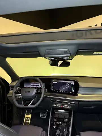 Audi Q3 view 9