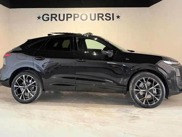 Audi Q3 view 7