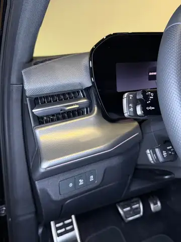 Audi Q3 view 14