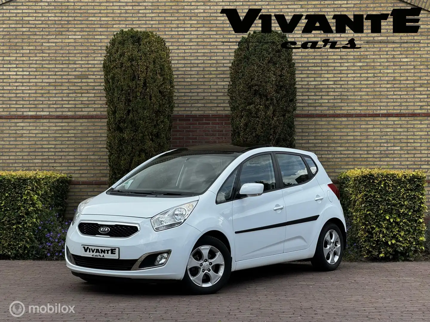 Kia Venga 1.6 CVVT X-ecutive AUT. Pano*Cruise*Dealer O.H. Wit - 1