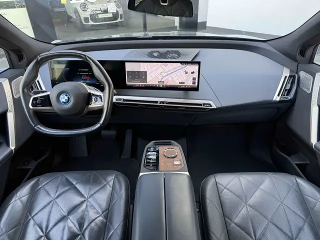 BMW Ix view 3