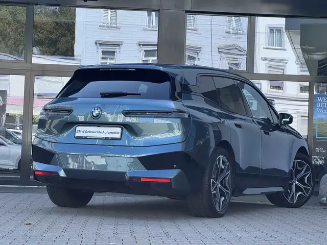 BMW Ix view 2