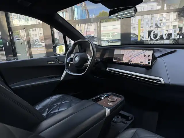 BMW Ix view 6
