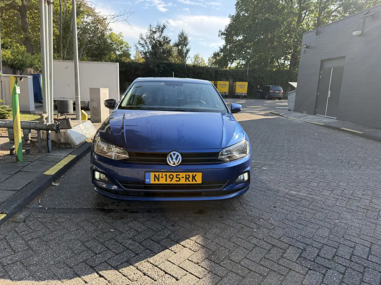 Volkswagen Polo 1.0 MPI Trendline — photo 1 of 9
